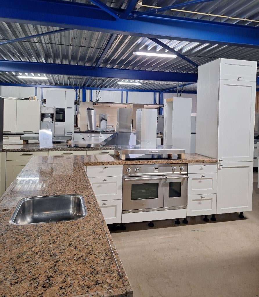 Keuken Compleet met APP 120Keukens op voorraad Nr. 2936, Ophalen of Verzenden, Zo goed als nieuw, Hoekkeuken, Met kookeiland