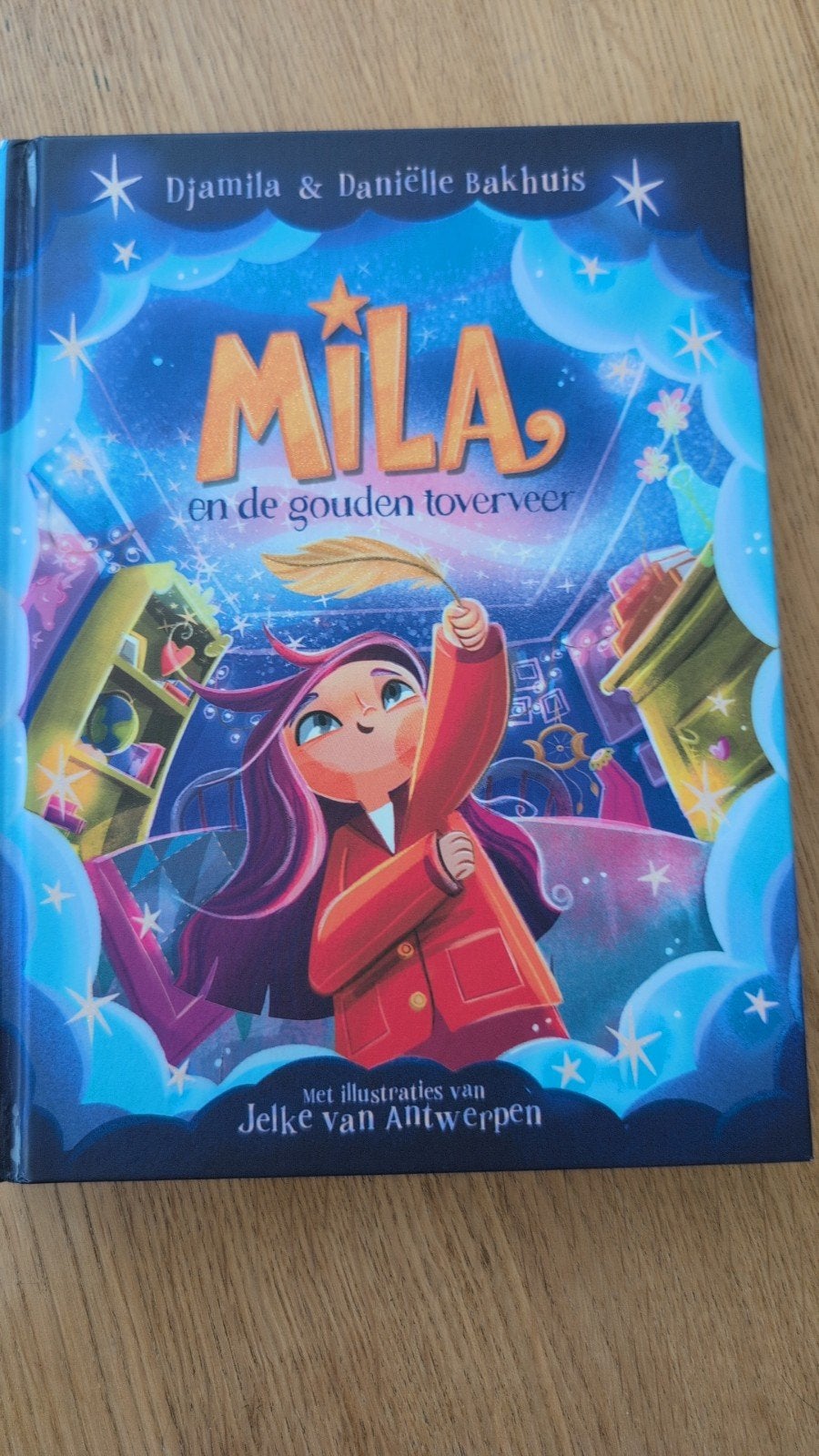 Mila en de gouden toverveer - Djamila & Daniëlle Bakhuis, Ophalen of Verzenden, Zo goed als nieuw, Djamila & Daniëlle Bakhuis