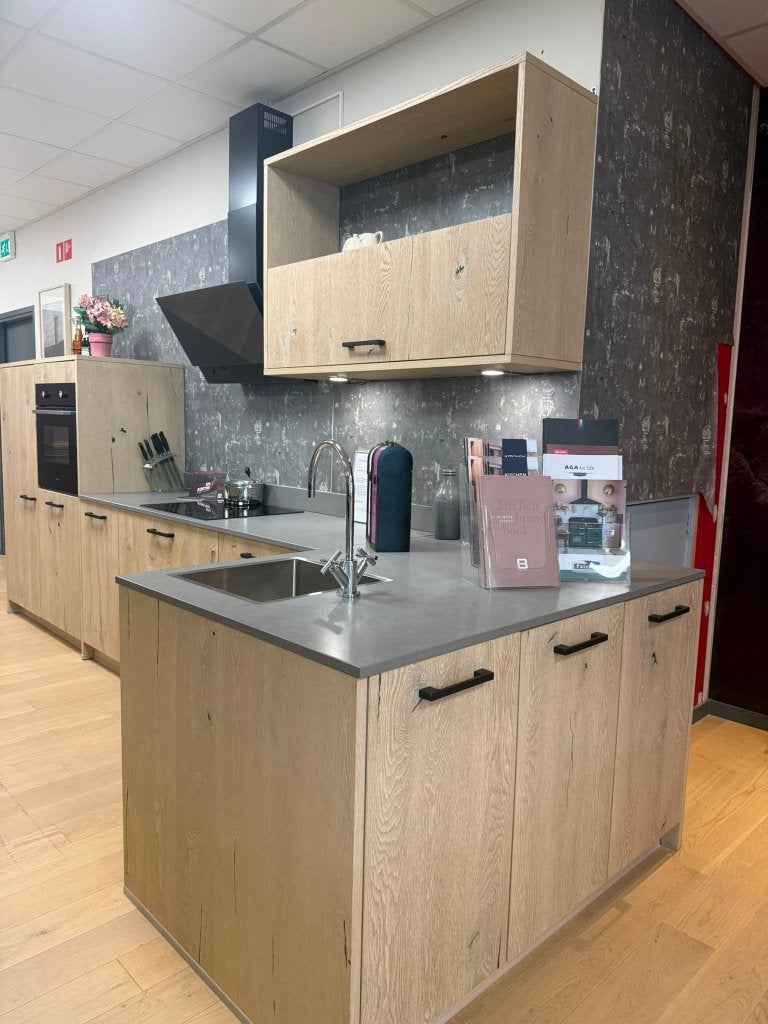 NIEUW Showroom keuken Brigitte houtfineer met composiet blad, Ophalen, Bruin, Overige typen, Nieuw