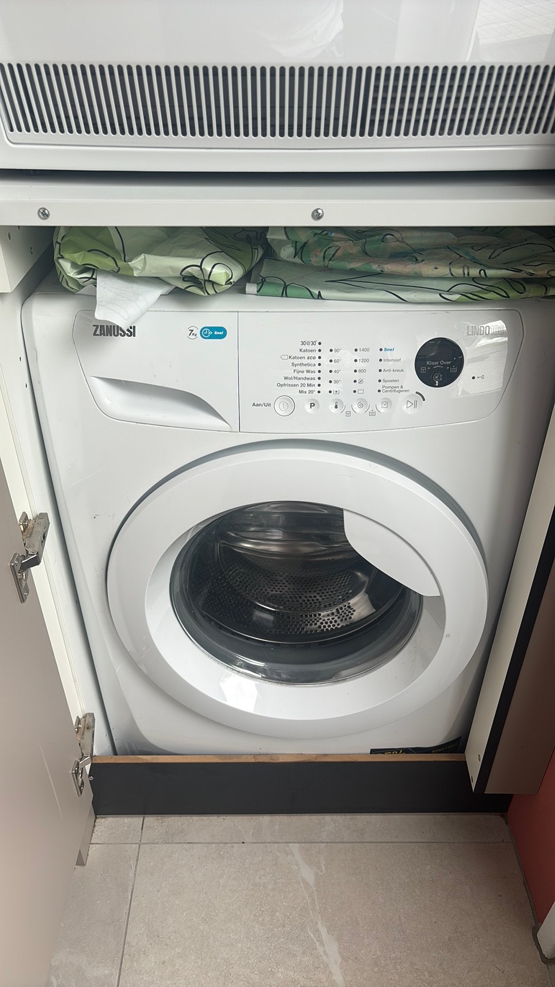 Wasmachine zanussi lindo100, Ophalen, Zo goed als nieuw, 1200 tot 1600 toeren, 85 tot 90 cm