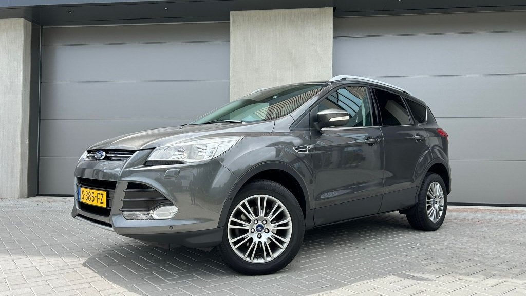 Ford Kuga 1.5 Titanium Plus, Bluetooth, Parkeerhulp, 1498 cc, 4 cilinders, 2000 kg, Leder en Stof
