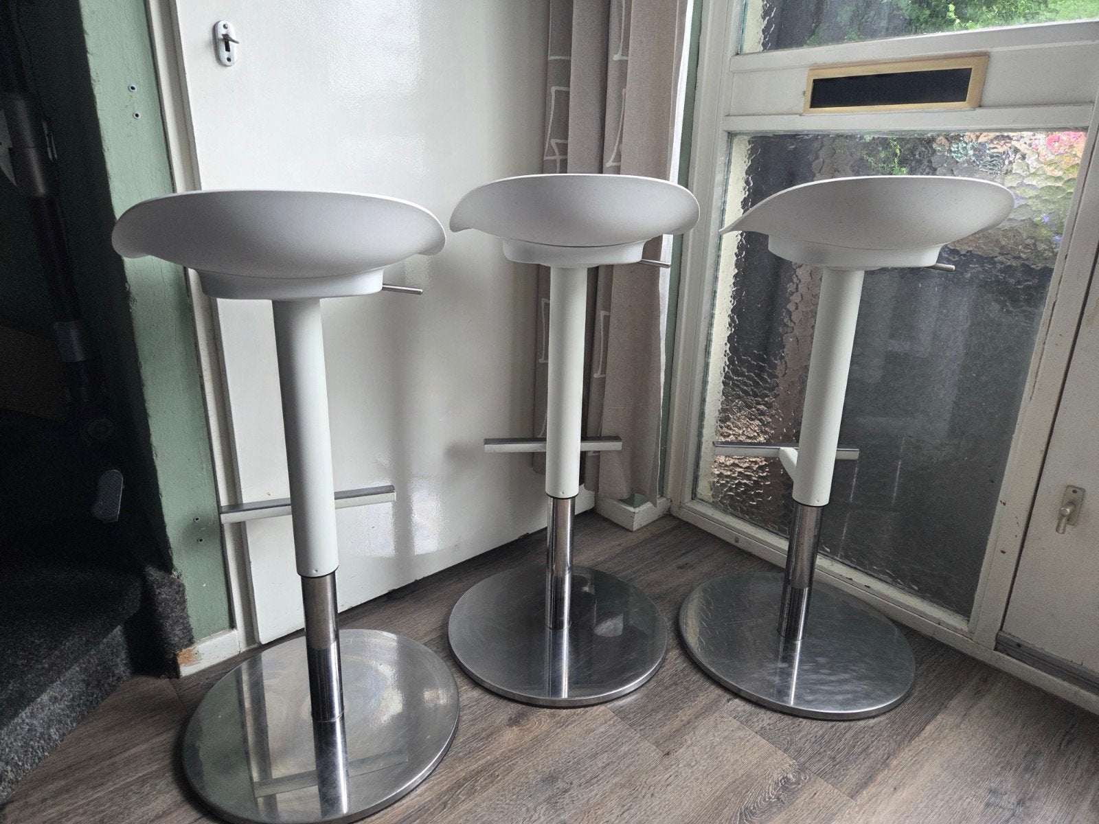 Foto 4 van Wit/chroom Ikea barkrukken