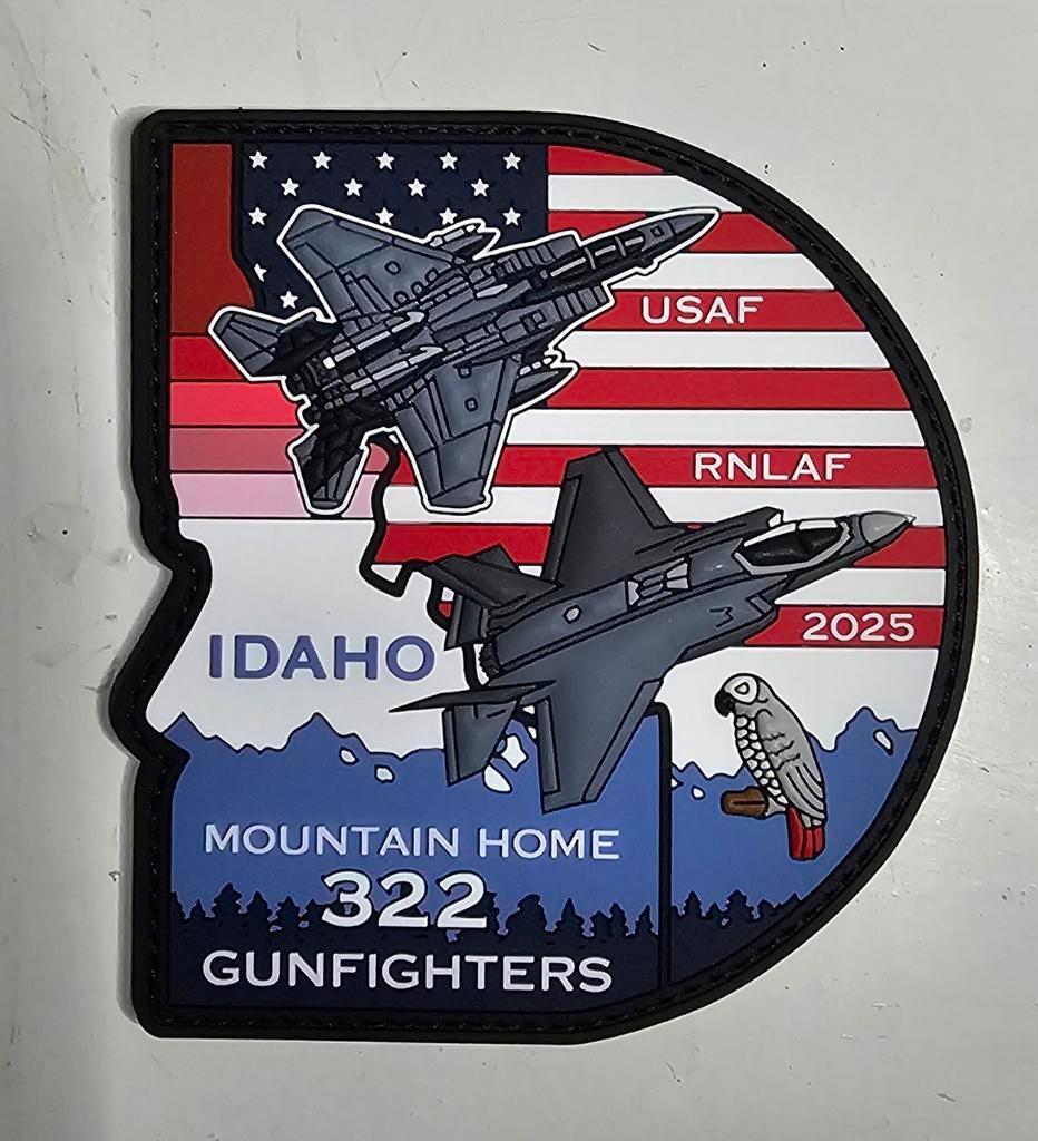 322 Squadron 'Gunfighters'  badge, Verzamelen, Ophalen of Verzenden, Nieuw, Patch, Badge of Embleem