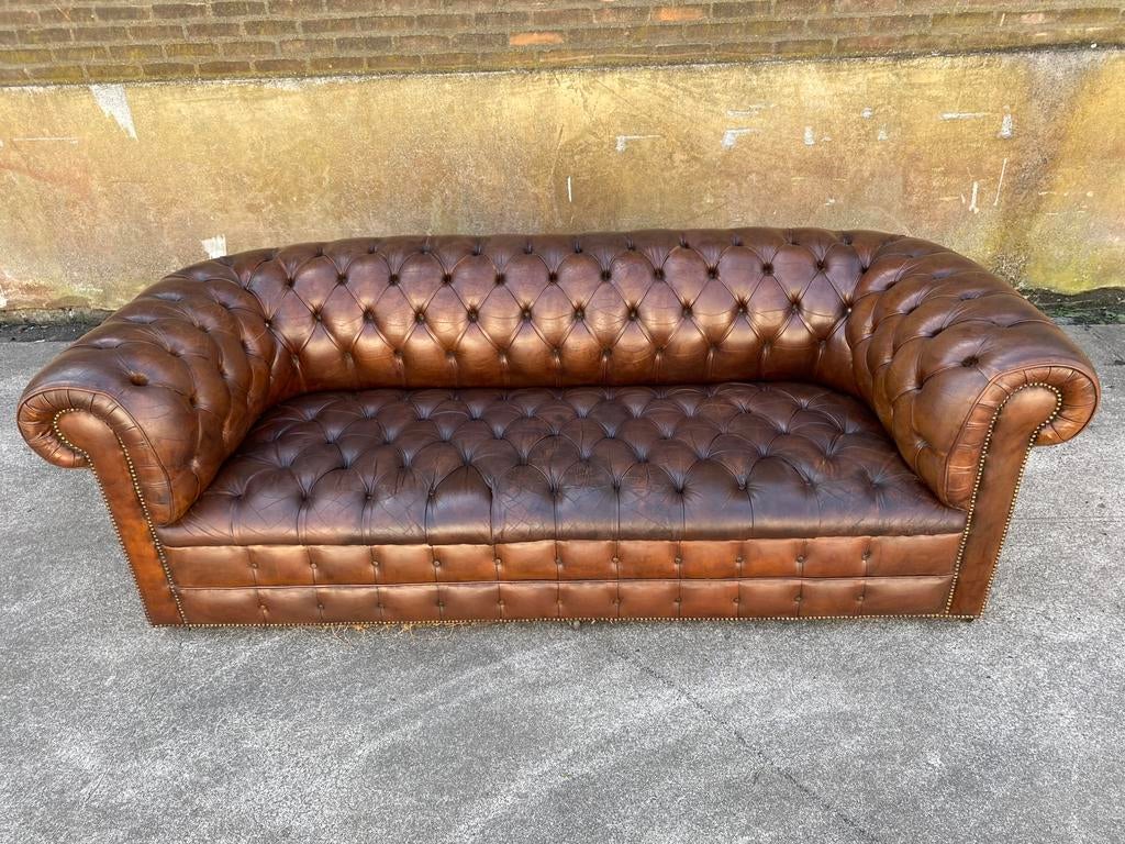 Xxl 220 breed Chesterfield bruin leren 3 - zits bank !!, Huis en Inrichting, Ophalen, Gebruikt, Chesterfield, Driepersoons
