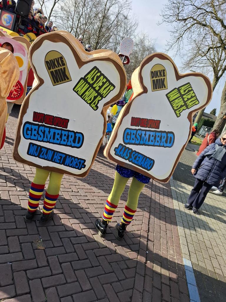 Prijswinnende Carnavals Loopgroep Boterham - 5 Personen, Carnaval, Kleding, Gedragen, Ophalen