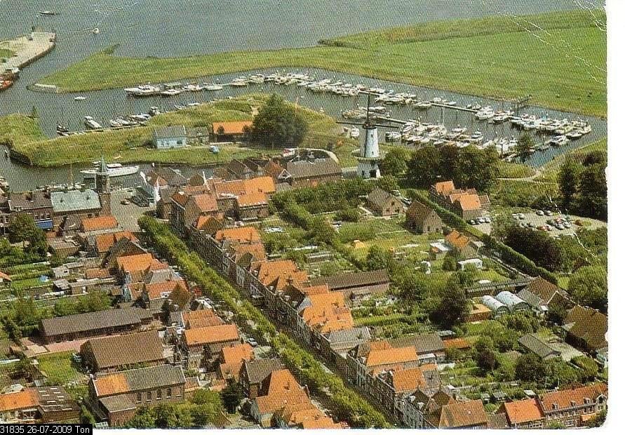 Ansichtkaart	Willemstad	Panorama 	met molen, Verzenden, 1960 tot 1980, Gelopen, Noord-Brabant