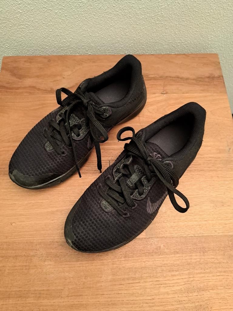 Nike zwarte sneakers maat 38,5, Ophalen of Verzenden, Zo goed als nieuw, Schoenen