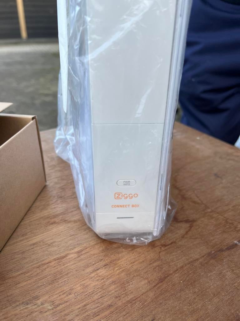 Ziggo Connect Box Router - Perfecte staat!, Computers en Software, Routers en Modems, Ophalen of Verzenden, Nieuw, Router met modem