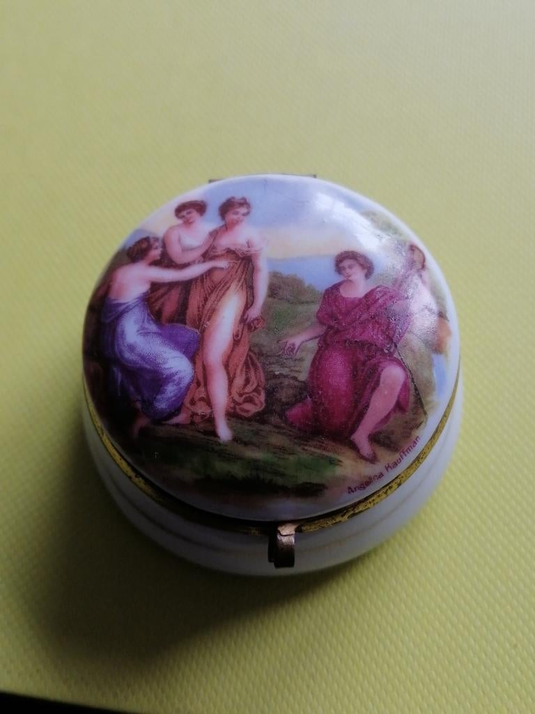 Antieke Pillendoos Angelica Kauffman Porselein, Ophalen of Verzenden