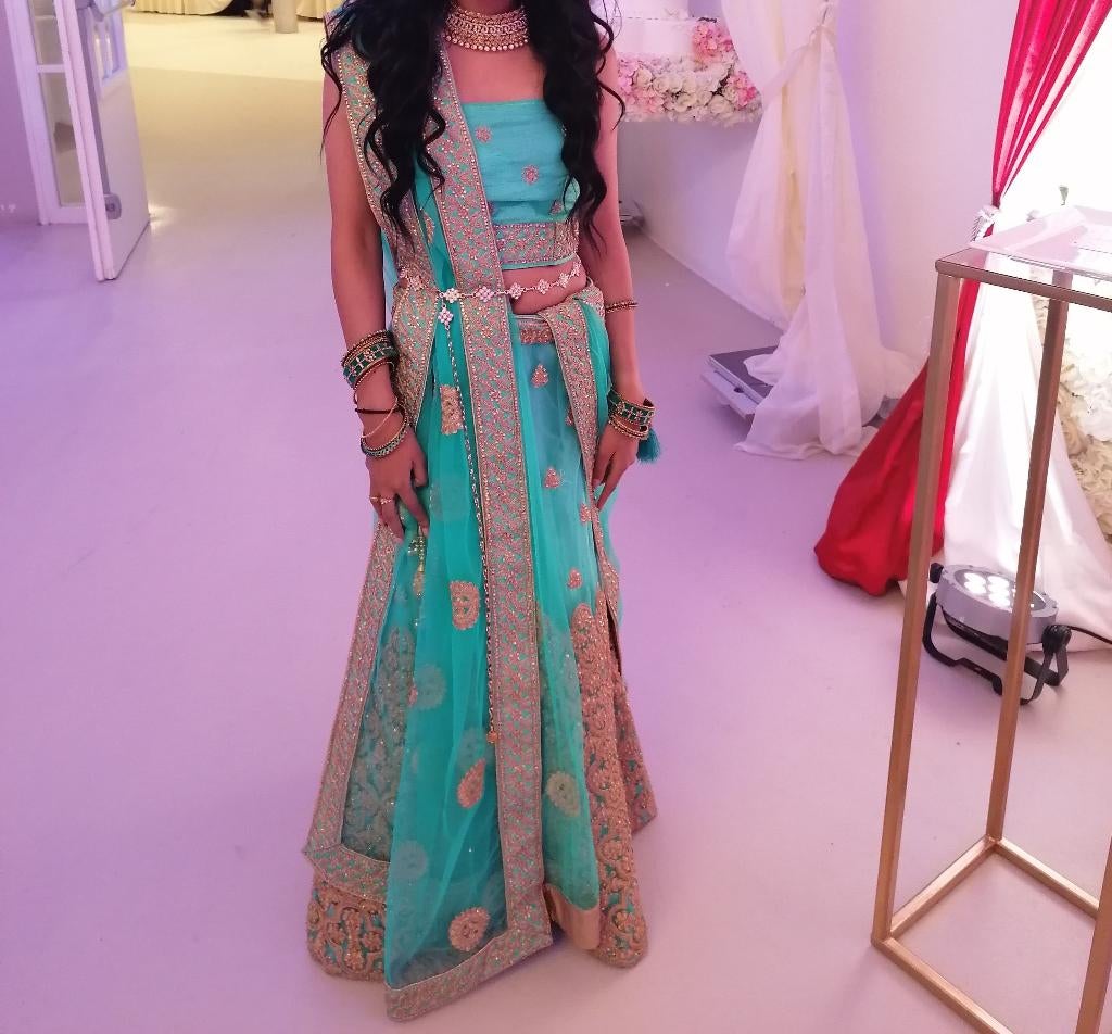 bollywood kleding ghagra groengoud maat S, Overige typen, Overige kleuren, Ophalen of Verzenden, Zo goed als nieuw