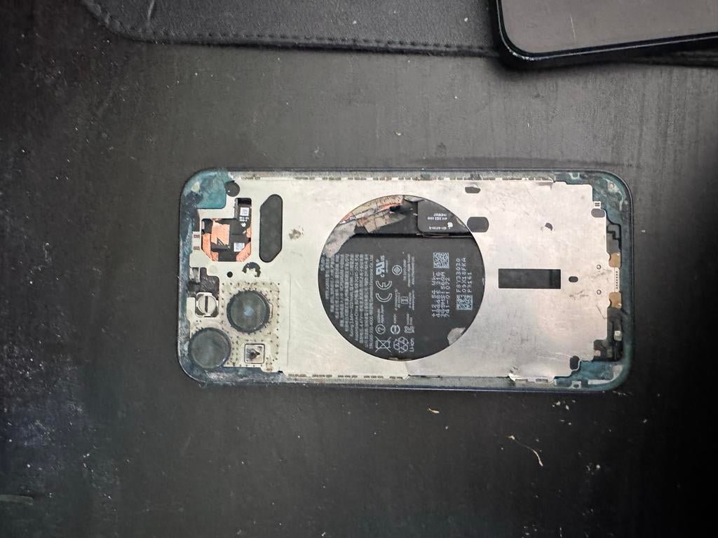Iphone 13- 128 gb - kapot scherm - kapotte acherkant, Telecommunicatie, Mobiele telefoons | Apple iPhone, Ophalen of Verzenden