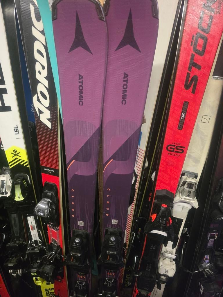 147cm ATOMIC REDSTER QLTD DAMES CARVE SKIS, Sport en Fitness, Skiën en Langlaufen, 160 tot 180 cm, Ophalen of Verzenden, Zo goed als nieuw