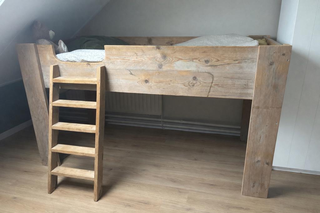 Steigerhouten halfhoogslaper, Ophalen, Gebruikt, Eenpersoons, 160 tot 180 cm