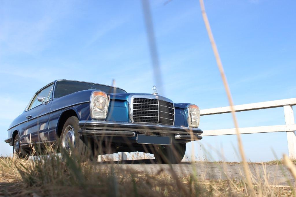 Mercedes-Benz w114 280 coupe  1970 Blauw, Auto's, Mercedes-Benz, Automaat, Achterwielaandrijving, Beige, Blauw