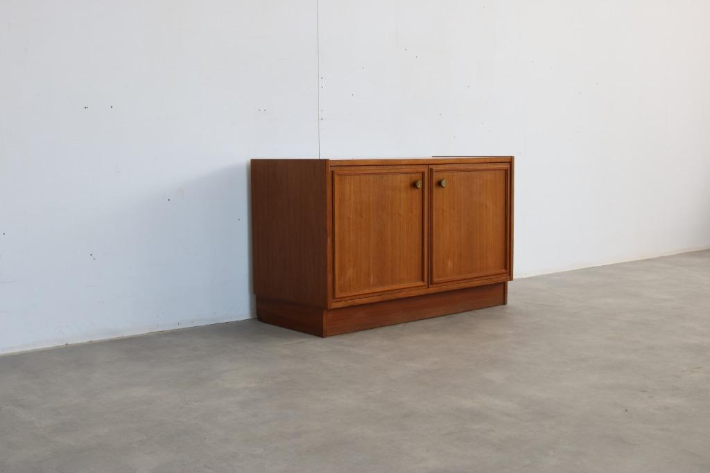 vintage sideboard | kastje | jaren 60 | Zweeds, Huis en Inrichting, Gebruikt, Teakhout, Timbeije@hotmail.com, Minder dan 100 cm