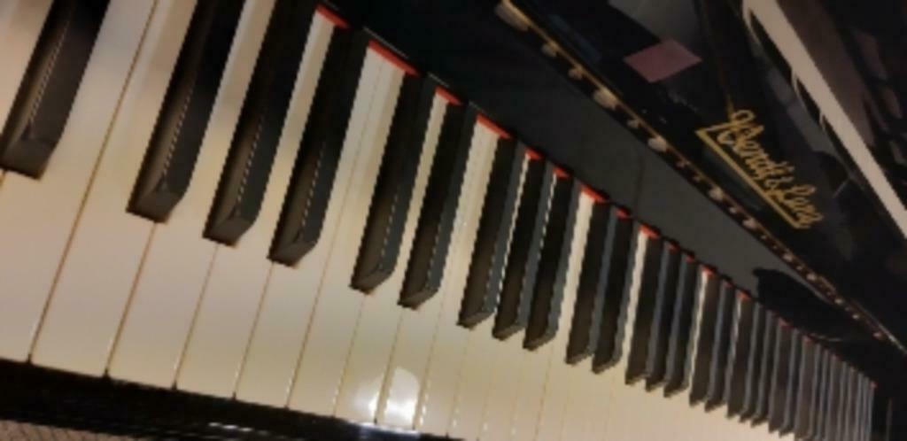 Piano eerst huren, met recht van koop vanaf € 45,- per maand, Muziek en Instrumenten, Piano's, Ophalen, Zwart, Zo goed als nieuw