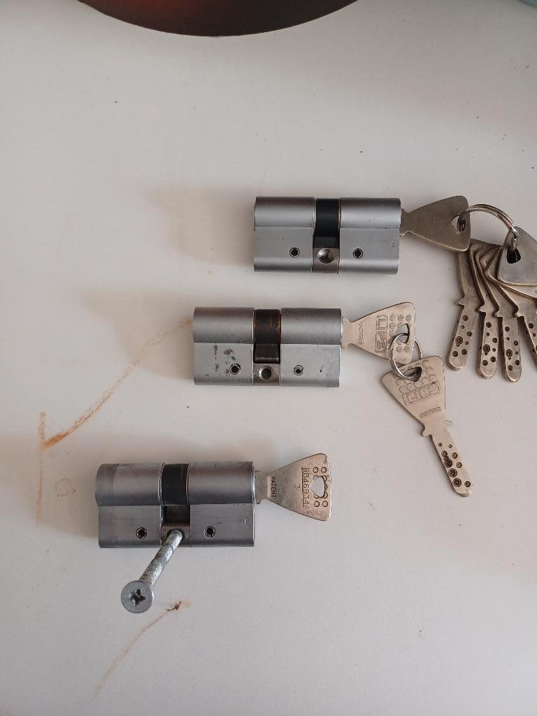 3 LIPS Patent Cilindersloten., Doe-het-zelf en Verbouw, Hang- en Sluitwerk, Ophalen of Verzenden, Zo goed als nieuw, Overige materialen