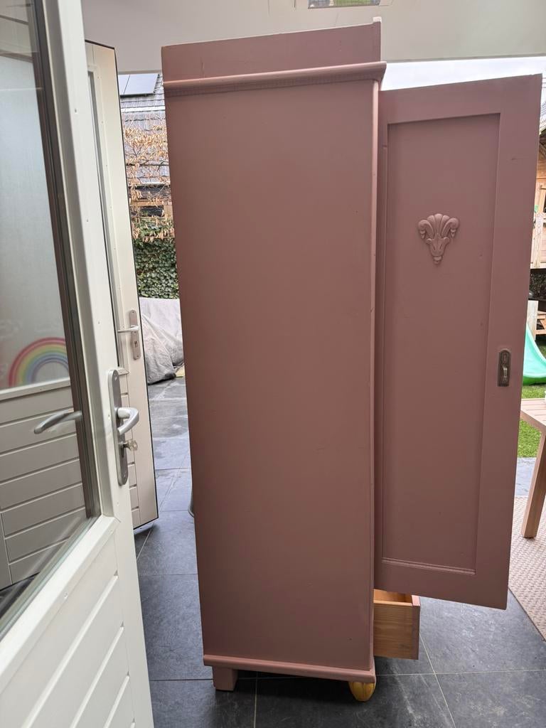 Oude Mooie Roze Brocante Kledingkast meisje, Ophalen, Zo goed als nieuw