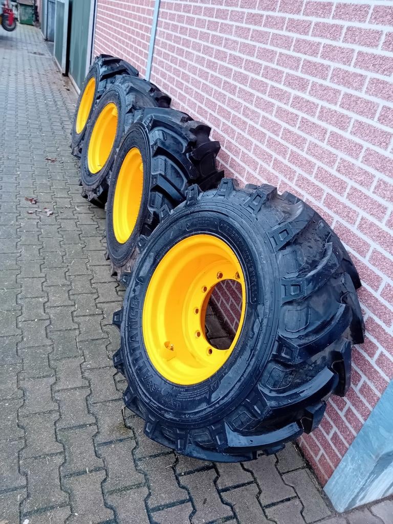 Nieuwe set alliance
405/70r20
Met 10 gaats velg, Ophalen