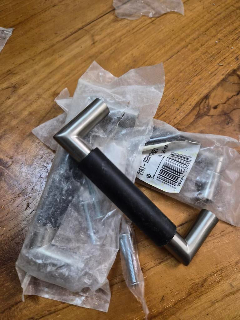 Moderne kastgrepen - Nieuw in verpakking, Minder dan 50 cm, Nieuw, Grijs, Ophalen of Verzenden