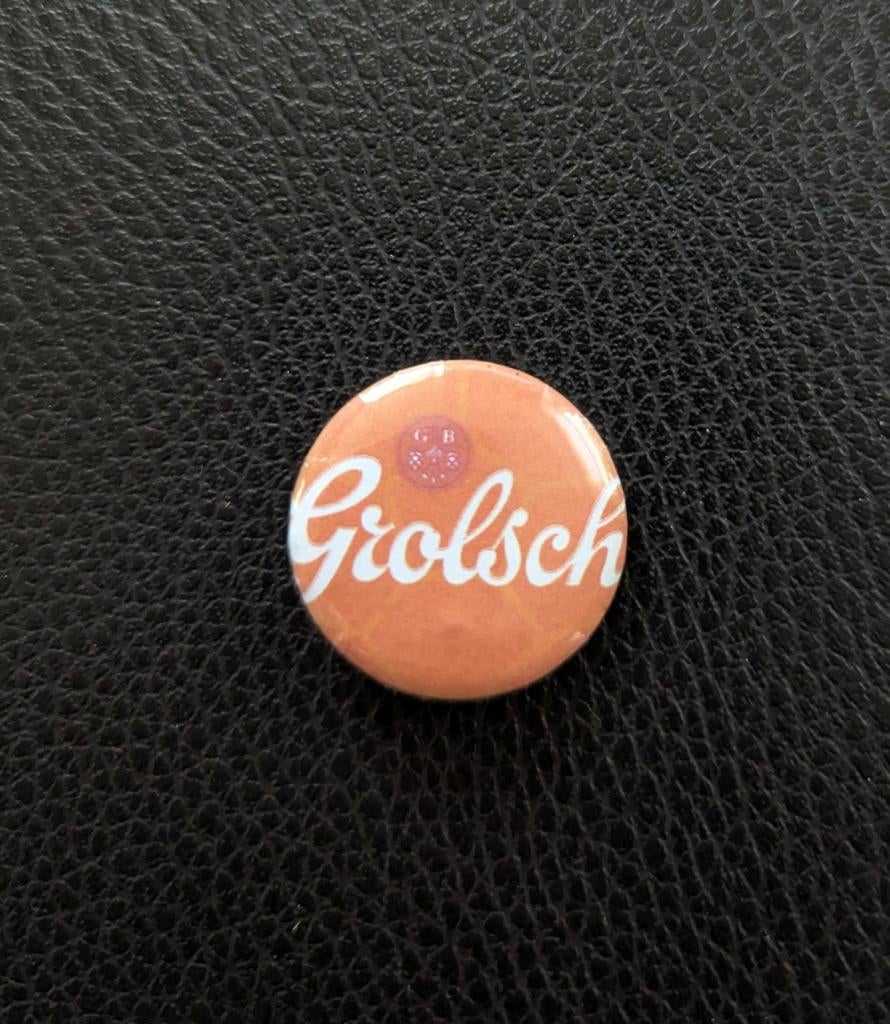 Grolsch - 25 mm button/speld/pin - Oranje, Verzamelen, Biermerken, Nieuw, Overige typen, Grolsch, Ophalen of Verzenden