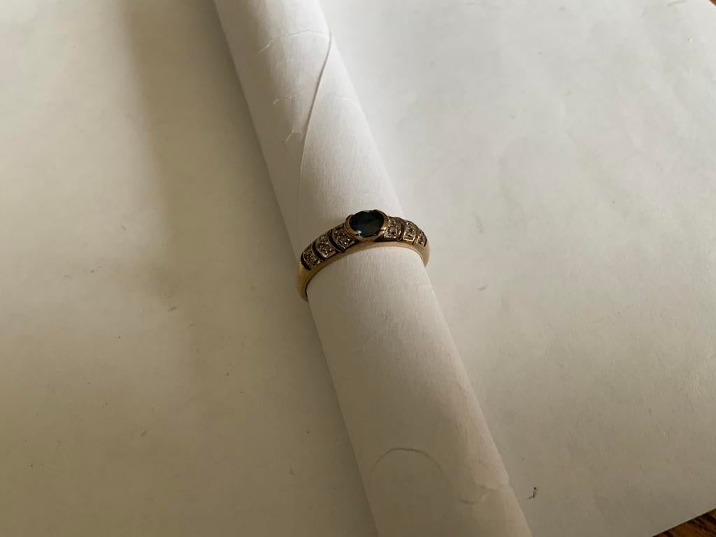 8 karaat goud met mini diamantjes en mooie blauwe saffier.,, 18 tot 19, Nieuw, Ophalen of Verzenden, Met edelsteen