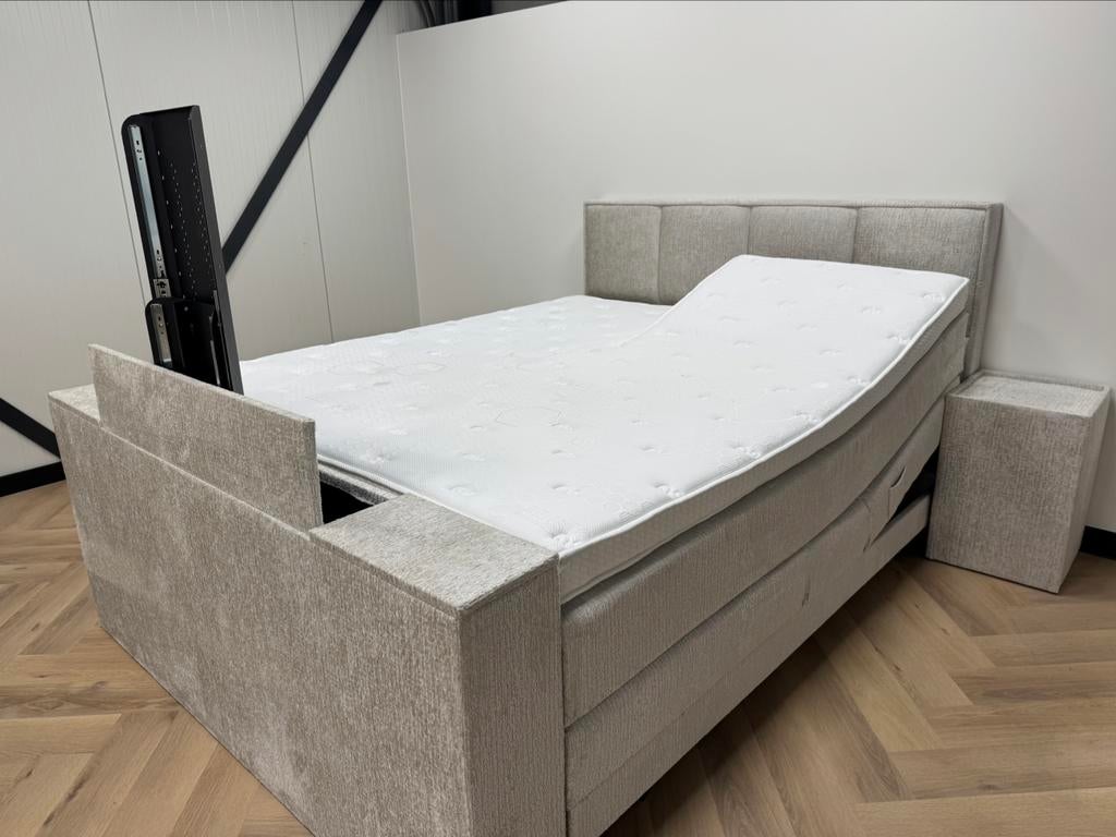 BOXSPRING ELEKTRISCHE 180 200 MET TV LIFT CROCO STOF  BEIGE, Verzenden, Beige, 180 cm, 200 cm