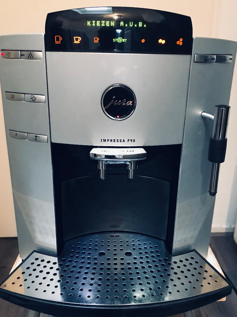 Prachtige Jura F90 met een premium servicebeurt., Witgoed en Apparatuur, Ophalen, 10 kopjes of meer, Koffiemachine, Zo goed als nieuw