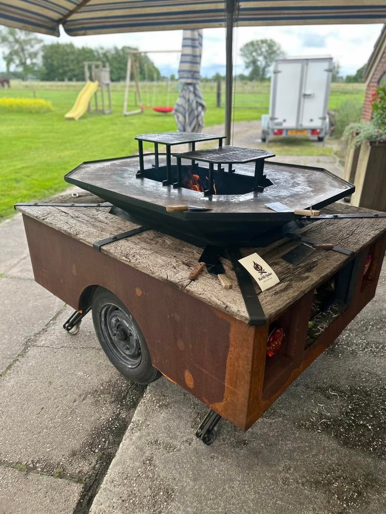 Unieke BBQ Aanhanger – Inclusief Hout & Tools €175 p/dag, Ophalen, Zo goed als nieuw