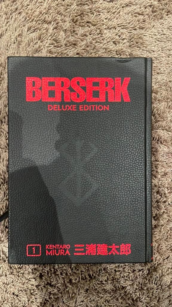 Berserk deluxe edition 1, Eén comic, Ophalen, Zo goed als nieuw, Japan (Manga)