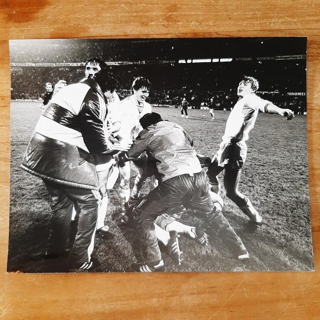 Persfoto NL elftal - Hongarije 1 - 2, Verzamelen, Sportartikelen en Voetbal, Ophalen of Verzenden, Overige binnenlandse clubs