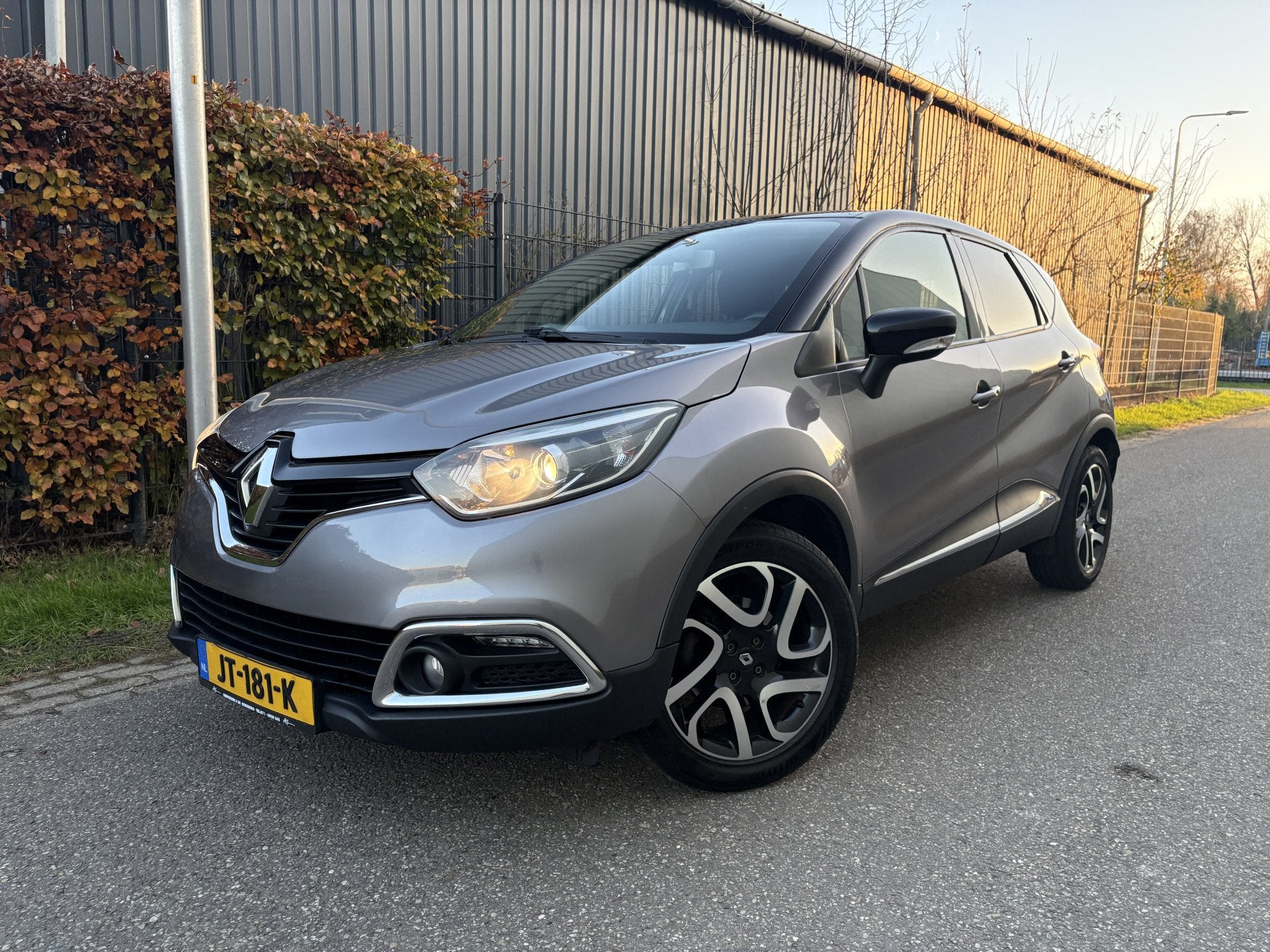 Renault Captur 1.2 TCe Helly Hansen / AUTOMAAT / AIRCO / CRU, Euro 5, 4 cilinders, Parkeersensor, 19 km/l