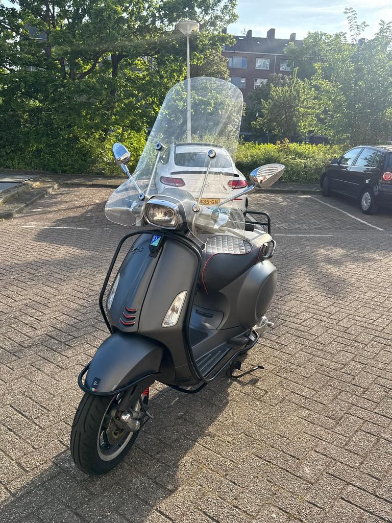 Vespa sprint, Fietsen en Brommers, Scooters | Vespa, Ophalen of Verzenden, Zo goed als nieuw, Benzine, Overige modellen