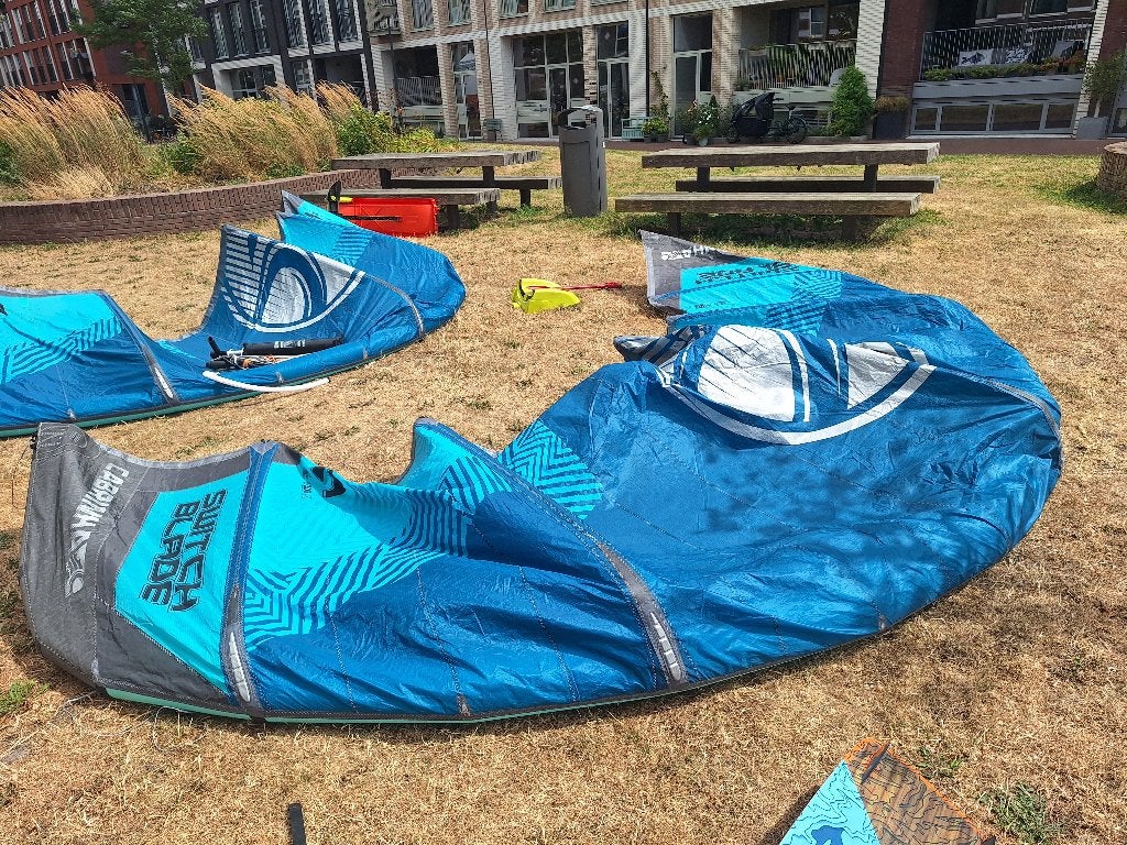 Complete kitesurfset — Cabrinha Switchblade 8m en 11m (2017), Watersport en Boten, Kitesurfen, Ophalen, Kitesurf-set, Twintip