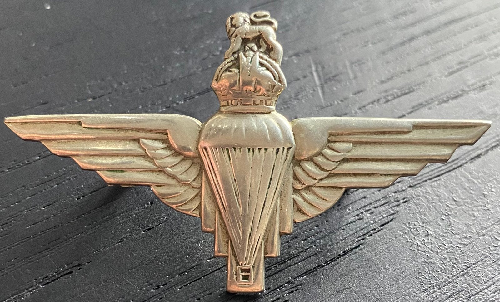 Britse Airborne/paratroopers wings cap badge, Ophalen of Verzenden, Landmacht, Engeland, Embleem of Badge