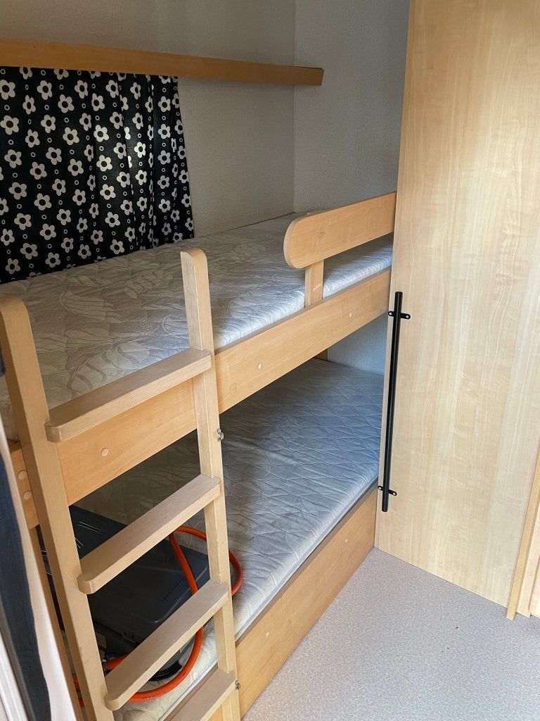 Vintage Caravelair Silver 490 | Stapelbed | Voortent, Koelkast, Treinzit, 750 - 1000 kg, Particulier