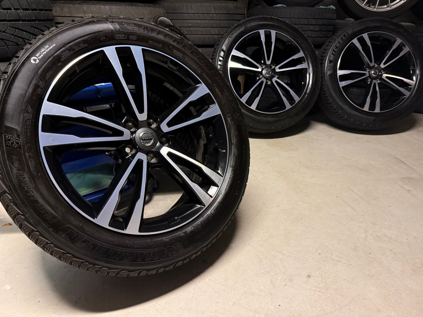 Volvo 19 inch velgen met winterbanden XC40 XC60, Auto-onderdelen, Banden en Velgen, Winterbanden, 235 mm, Ophalen