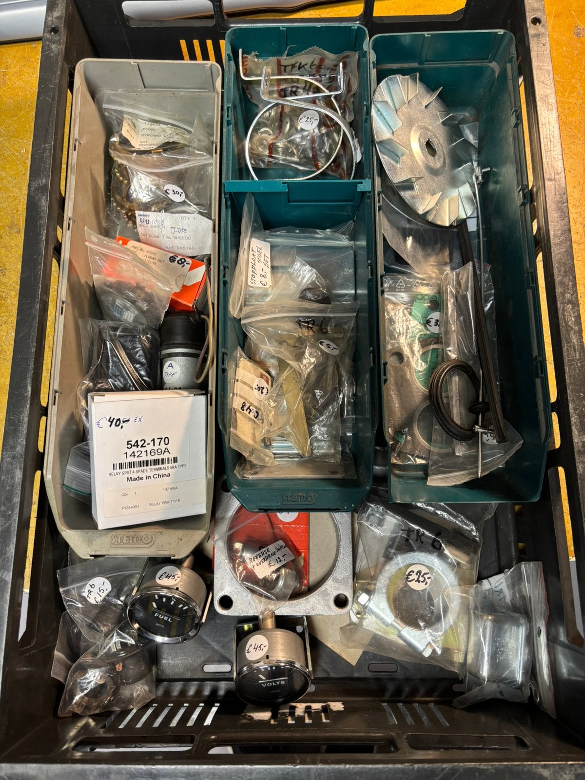 Krat 18 Te koop: oldtimer onderdelen van Triumph TR 6, Ophalen of Verzenden, Nieuw, Oldtimer onderdelen