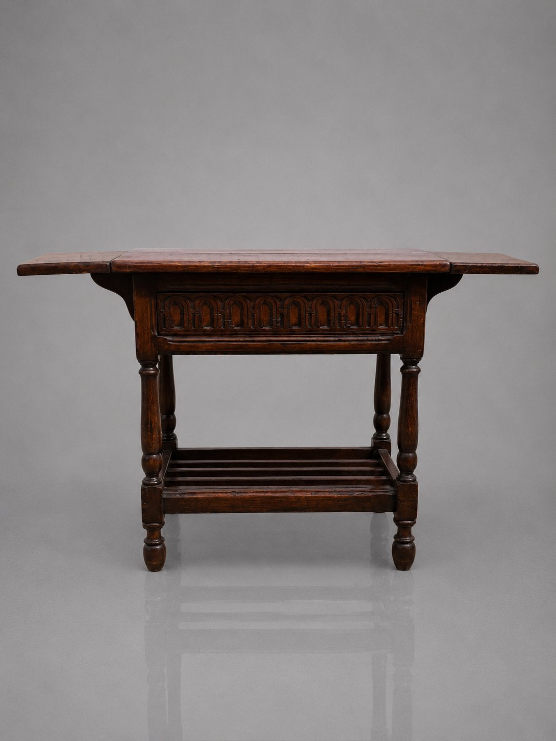 Jacobean Revival hangoortafel van massief eikenhout, Huis en Inrichting, 45 tot 60 cm, Jacobean Revival, Ophalen of Verzenden