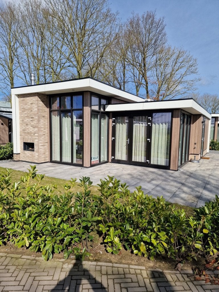 TE HUUR chalet Cube 4 Exclusive 72m3, Open haard, 2 slaapkamers, Recreatiepark, Gelderland en Veluwe