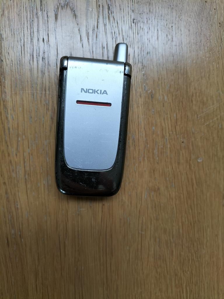 Nokia Inklaptelefoon - Zilver/Zwart - Gebruikt, Gebruikt, Fysiek toetsenbord, Inklapmodel, Ophalen of Verzenden