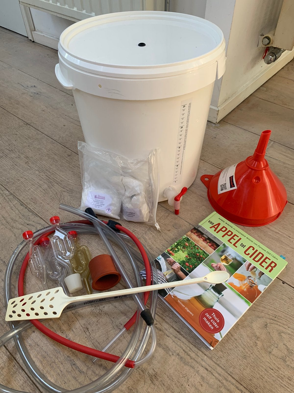 Fermentatie vat cider bier brouwvat gistvat hobby brouwkit, Bijen