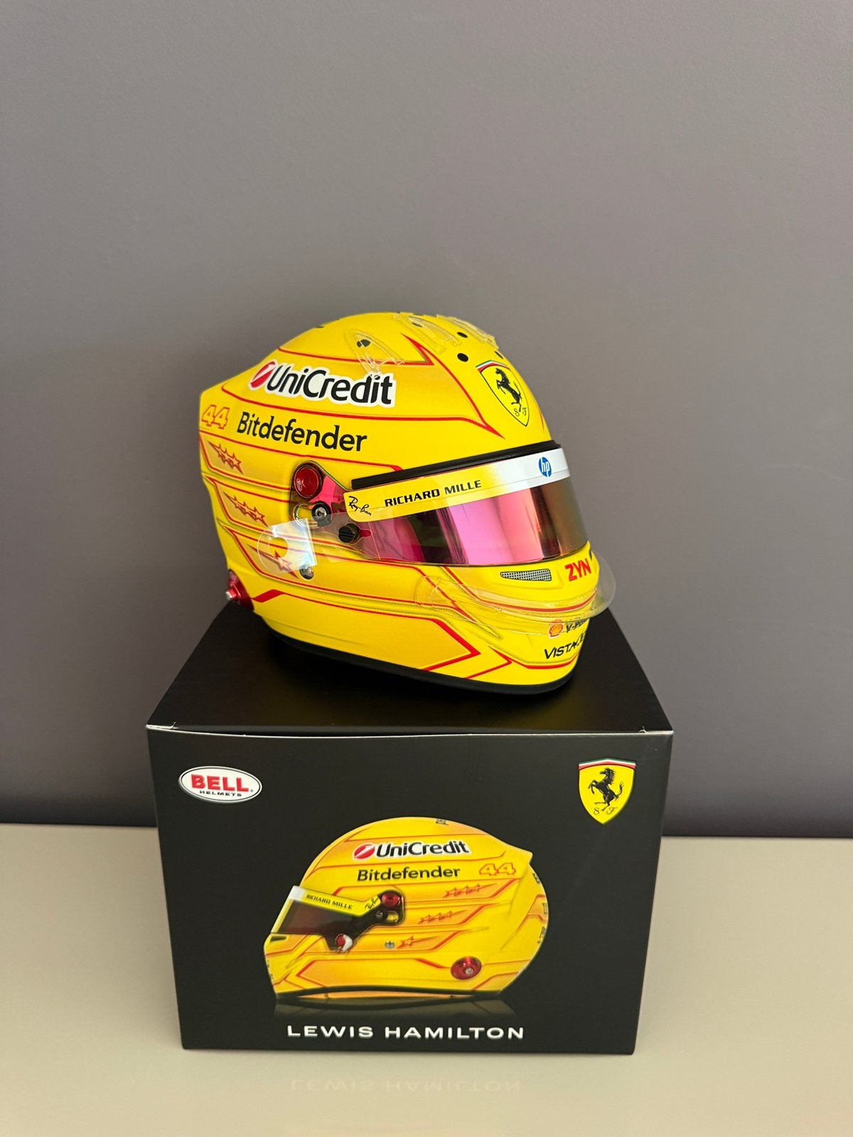 Barcelona 2026 Livery 1:2 Helm Lewis Hamilton Ferrari F1, Ophalen of Verzenden, Zo goed als nieuw, Formule 1
