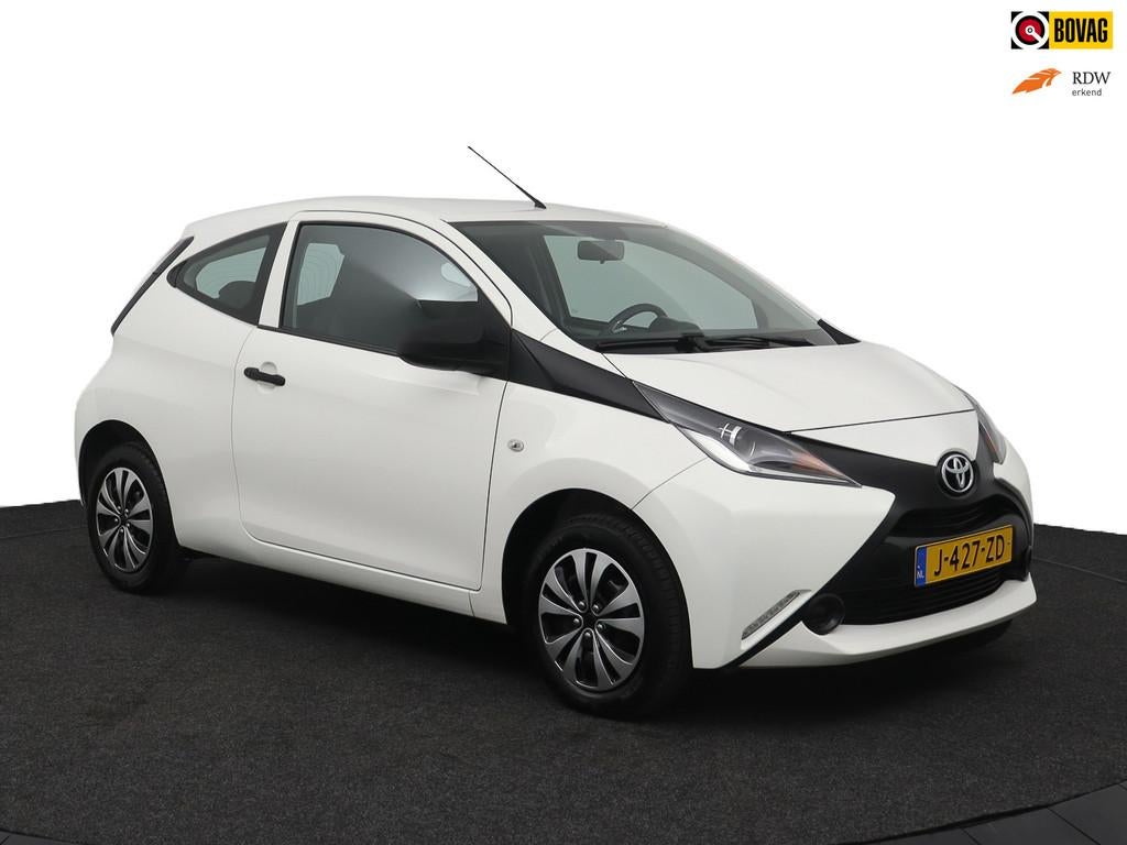 Toyota Aygo 1.0 VVT-i x-play, Voorwielaandrijving, Gebruikt, 4 stoelen, Wit