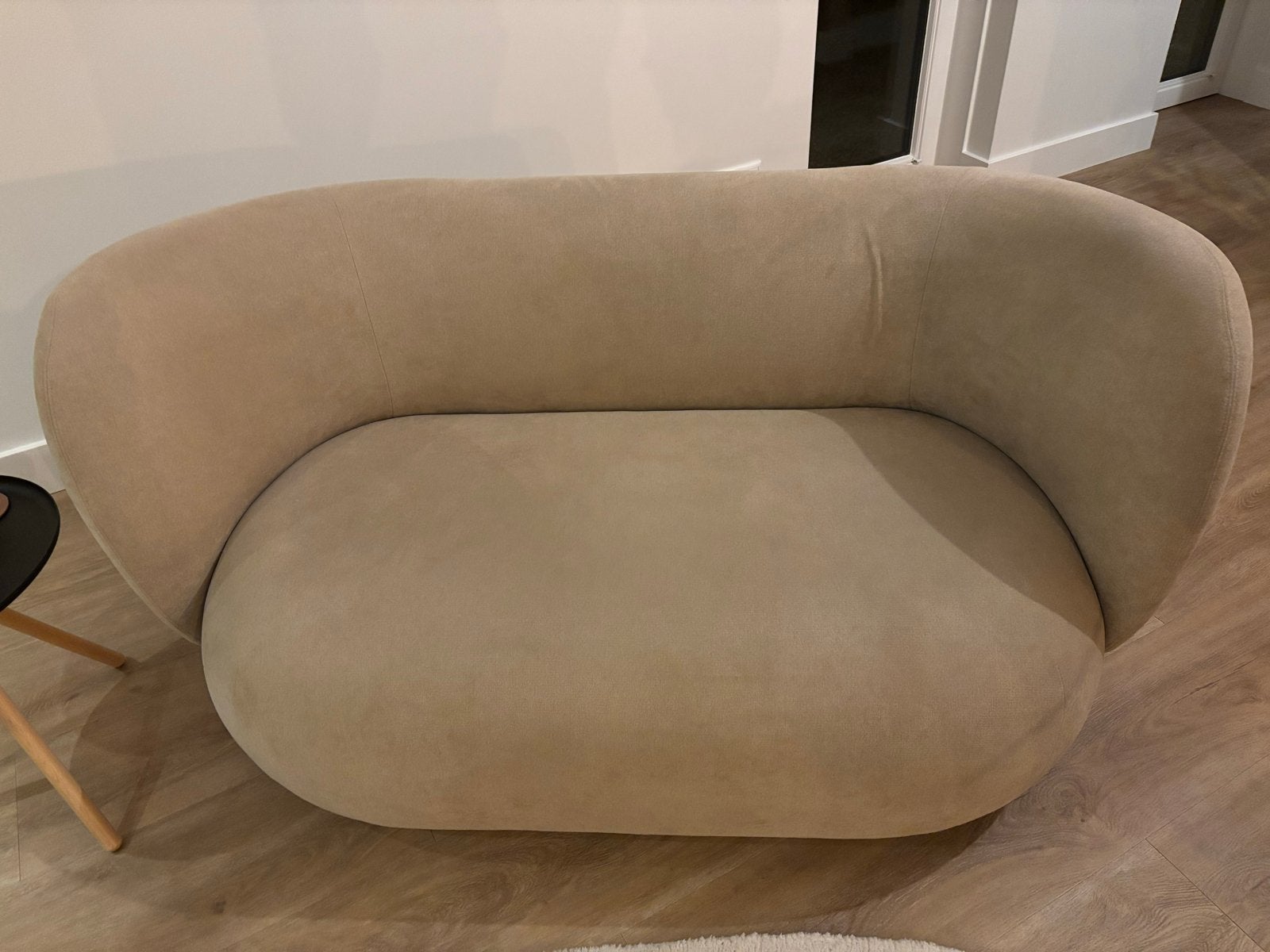 Ferm Living Rico Sofa - Beige (Zo goed als nieuw), Huis en Inrichting, Tweepersoons, 75 tot 100 cm, Ophalen of Verzenden, Zo goed als nieuw