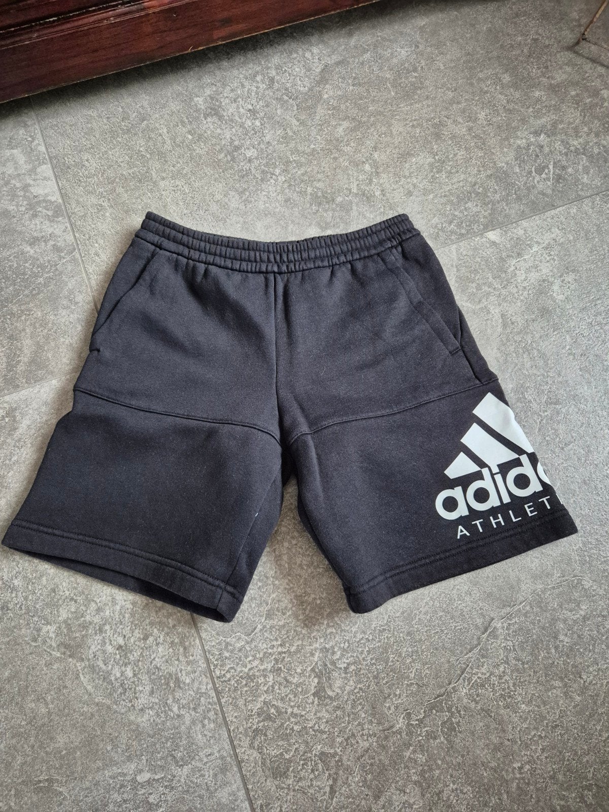 Adidas korte broek maat 152, Kinderen en Baby's, Kinderkleding | Maat 152, Broek, Adidas, Jongen of Meisje, Ophalen of Verzenden