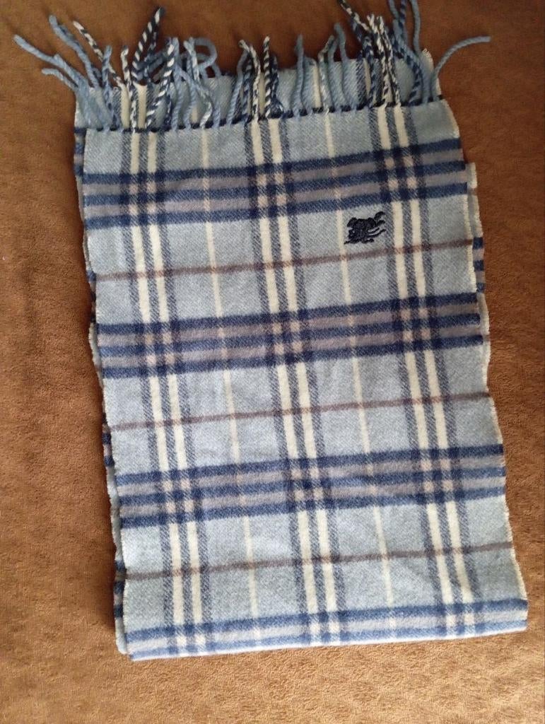 Burberry sjaal in uitstekende staat, Ophalen of Verzenden, Zo goed als nieuw, Overige maten, Sjaal