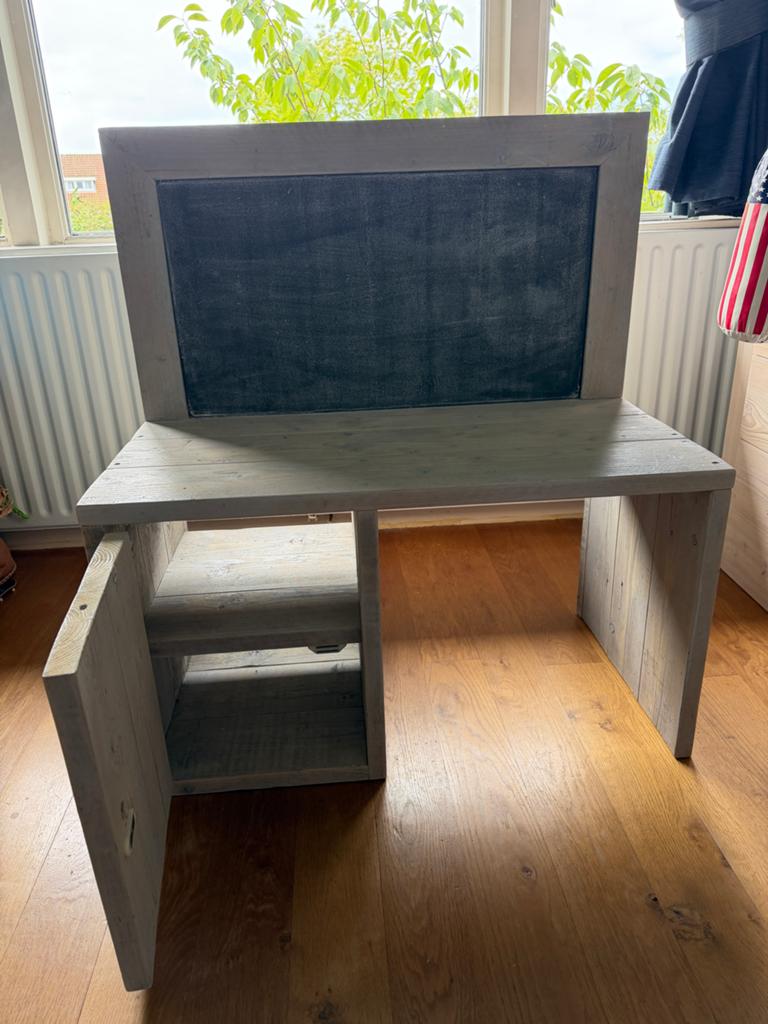 Kinderbureau met krijtbord en opbergruimte, Ophalen, Opbergruimte, Gebruikt, 48 cm