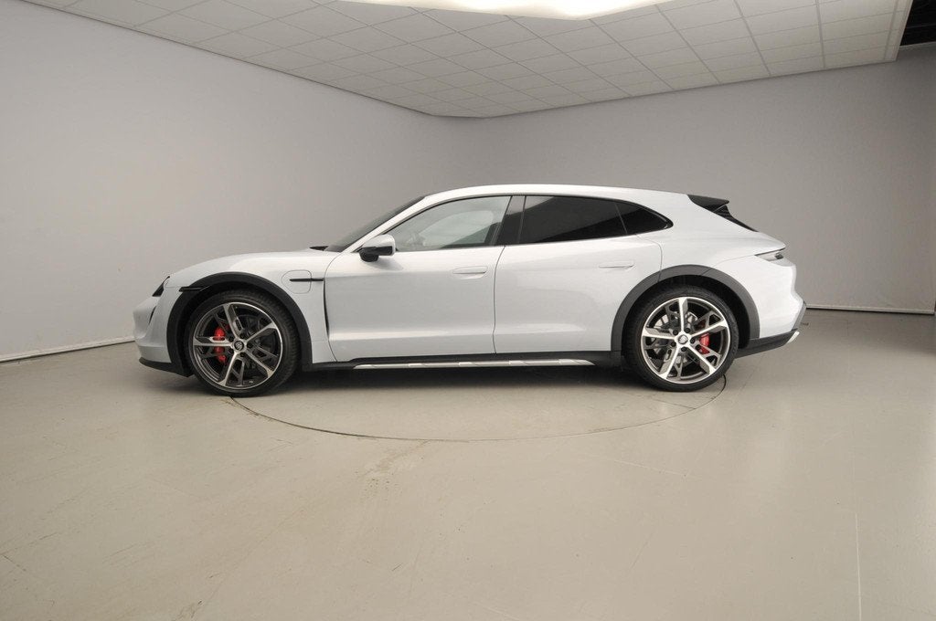 Porsche Taycan Cross Turismo 4S 93 kWh SoH 95,5% | Luchtveri, Auto's, Porsche, Zwart, 110 €/maand, 4 stoelen, 93 kWh