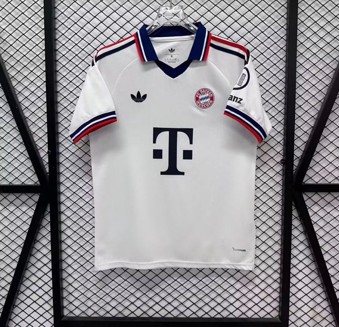 Bayern Munchen uittenue 26/27 (maat en bedrukking naar keuze, Maat XL, Ophalen, Zo goed als nieuw, Shirt